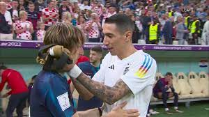 Visto: Di María consuela a Modric tras Argentina derrota a Croacia en la  semifinal de la Copa del Mundo - Fútbol | Tribuna.com