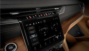 Mopar® door interior trim panel. Step Inside The Surprisingly Luxurious Interior Of The New Jeep Grand Cherokee L Autoevolution
