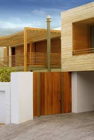 Una de las características de la arquitectura moderna es desplantar el proyecto en terrazas, así se jerarquiza el proyecto en fachada. Planos De Casa De Dos Pisos Construida En Terreno Cuadrado