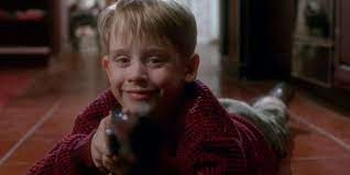 Macauley Culkin Doesn T Watch Home Alone In Its Entirety Anymore But He Has A Good Reason Why Watch Home Alone Home Alone Home Alone Movie