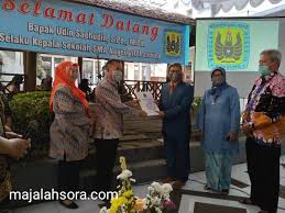 Pelaksanaan pentas seni (pensi) dalam rangka susi susilowati : Ade Suryaman Kepala Sman 10 Yang Kini Bertugas Di Sman 27 Kota Bandung Selalu Totalitas Dalam Memimpin Majalah Sora