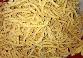 75 gram keju cheddar, parut; Resep Kue Akar Kelapa Yang Lezat