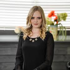 Profile for Rachel Fussell: makeup & skin health.