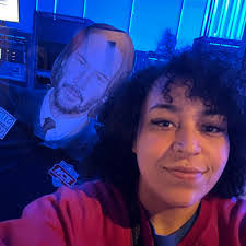 Ashley Aleshire's Instagram, Twitter & Facebook