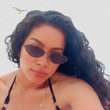 Ninoska Santos's Instagram, Twitter & Facebook