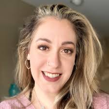 My version of hot girl summer 😂 my birthday cake. I had such a hard time  deciding what I wanted to make myself (because I have so many designs I  want to