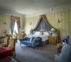 Exploring Cliveden House The Royal Estate Where Meghan Markle Will Spend The Night Before Her Wedding Royal Bedroom Country House Hotels Hotel