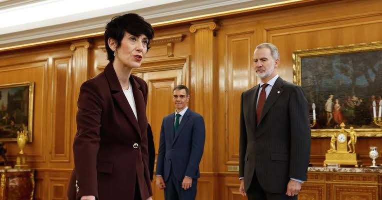 Elma Saiz, una política que no se sale del guión
