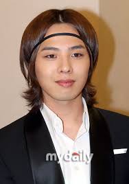 Browse here for best collection of different hair lengths, hair tips and hair color highlights. G Dragon Haircut Public Figure Photo