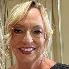 Lisa Dishner's Instagram, Twitter & Facebook