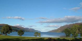 Ta nazwa oznacza w języku gaelijskim jezioro ness. Jezioro Loch Ness W Szkocji
