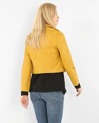 Un peu épais , mais pas rigide, assez souple. Plan Dejnost Kmet Blouson Simili Cuir Femme Jaune Das Schulz Com