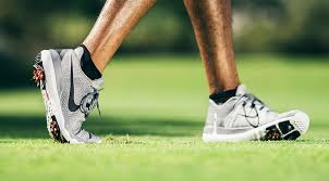Now that you know some basic features that make up great footwear, let us move along to our top 10 best golf shoes for men in 2021 reviews. Best Golf Shoes 2021 Spikeless Waterproof Golf Shoes Buying Guide