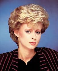 Les plus belles coupes dégradées à essayer cet hiver. Coupe Courte Des Annees 80 Au Cheveux Plus Courts Derriere Que Sur La Tete