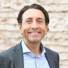 Alex Gress's Instagram, Twitter & Facebook