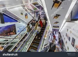 Résultat de recherche d'images pour "escalator tokyo"