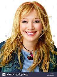 This movie was released in the days before social media and youtube. Original Film Titel The Lizzie Mcguire Movie Englischer Titel Lizzie Mcguire Movie Regisseur Jim Fallen Jahr 2003 Stars Hilary Duff Credit Jugendlich Leben Produktionen Walt Disney Pictures Album Stockfotografie Alamy