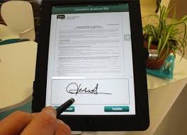 Z nami łatwiej jest poruszać się w świecie finansów i ubezpieczeń. C Est Pas Mon Idee Le Credit Agricole Teste La Signature Sur Ipad