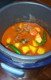 Bila daging telah empuk dan air telah hampir kering, tuang minyak yang agak banyak untuk menggoreng daging sekejap sahaja. Resepi Kari Daging Guna Periuk Noxxa Resepimyresepi Boloit Com