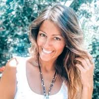 Emilie Campos's Instagram, Twitter & Facebook