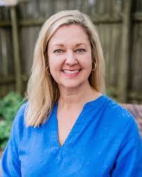 Lynn Daigle's Instagram, Twitter & Facebook