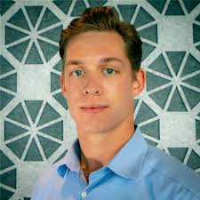 🎓 Thrilled to announce my official graduation from IE University with a  Dual Bachelors in Law and Business Administration, marking an incredible  5-year journey! Reflecting back, it has been an…