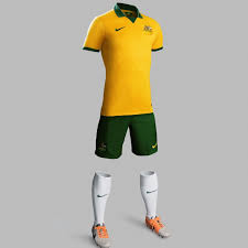 Die das knie besser schützt und gelenkschäden durch übermäßige ermüdung oder krafteinwirkung. Bild Australien Heim Outfit Trikot Hose Socken Fur Die Fussball Weltmeisterschaft 2014 In Brasilien Von Nike