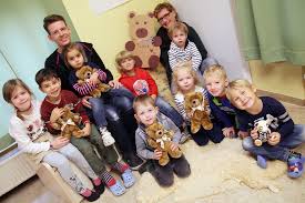 Auch das gruppenfoto findet im außenbereich statt. Kita Kids Sammeln Geld Fur Teddybaren Lunen