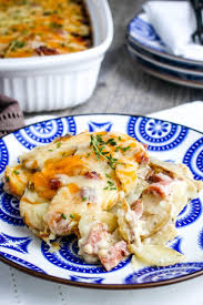 How To Make Scalloped Potatoes And Ham In A Creamy Sauce Baked In The Oven Easy Old In 2020 Scalloped Potatoes And Ham Scalloped Potatoes Cheesy Scalloped Potatoes