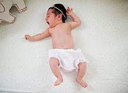 15 Days Old See More Development Photos Of What Newborns Look Like From Under One Hour To Two Months Old Newborn Development Baby Month By Month Newborn