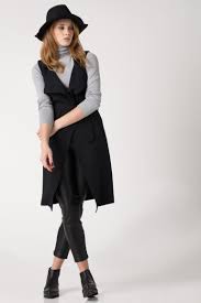 Kemerli Modeli Ve Rahat Kullanimi Ile Chino Pantolonlarinizla Kolayca Kombinleyebileceginiz Bayan Defacto Yelek Bu Urun Buse Terim Ta Moda Stilleri Kadin Moda