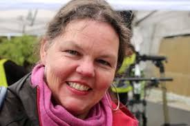 Marjan reagerte da hun så nærmere på statuene i byen. Nå vil hun gjøre noe  med det