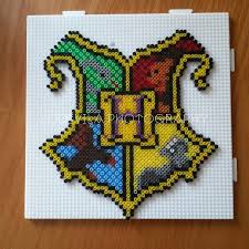 Hogwarts Houses Harry Potter C Vodevila Dessin Petit Carreau Perle Hama Modele Perles Hama