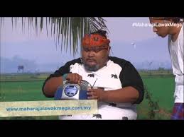 Maharaja lawak mega 2016 kembali dengan menampilkan 15 kumpulan pelawak, dikenali sebagai ejen yang bakal menerajui pentas komedi malaysia bagi merebut gelaran juara maharaja lawak mega yang baru. Maharaja Lawak Mega 2016 Minggu 12 Sorotan Youtube