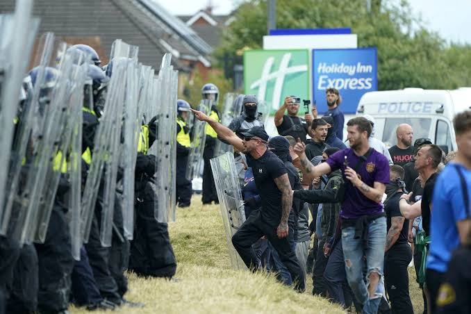 UK riots: Rotherham residents despair after riot at hotel housing asylum seekers | CNN