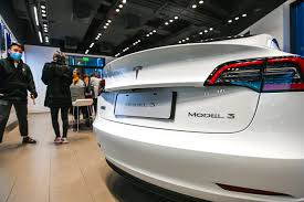 This will increase the charging time to 62 miles per hour and for 300 miles, will take you 4 hours and 45 minutes. How Long Does It Take To Charge A Tesla Model 3