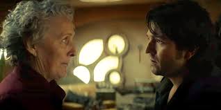 Is Qimir a younger Palpatine?