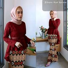 Cantik bsr kebaya dan ber kemban kain jarek di har. Rayakan Hari Kartini Dengan 7 Model Kebaya Yang Bisa Jadi Pilihan Kamu Bukareview
