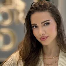 Susan Salata's Instagram, Twitter & Facebook