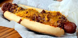 Review Chili And Cheese Foot Long Hot Dog At Min Bill S Dockside Diner The Disney Food Blog Hot Dogs Disney Food Disney World Food