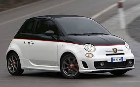 La fiat 500 abarth est une automobile sportive élaborée par abarth sur la base de la fiat 500 de 2008. First Drive 2010 Fiat 500c Abarth