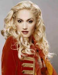 Shakira dyed her hair blonde for years, but the singer's natural hair is a dark black. 25 Hottest And Most Powerful Blond Women Of Rock N Roll Spinditty