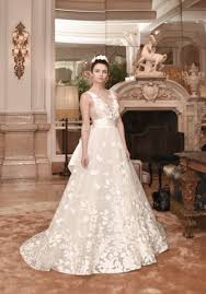 Uno stile intramontabile, che piace praticamente a tutte le future spose: L Abito Da Sposa Del Giorno E Dello Stilista Stefano Blandaleone Abiti Da Sposa Sposa Abiti Da Sposa Firmati