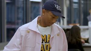 03:20 1 кбит/с 8.5 мб. Pharrell Williams Explores Chanel S Metiers D Art Chanel