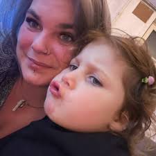 Seul Johnny Depp pouvait porter la pièce d'or aztèque de Pirates des  Caraïbes comme accessoire lors du met gala de 2014 ☠️