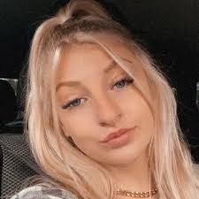 Nicole Piazza's Instagram, Twitter & Facebook