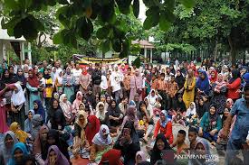 Maybe you would like to learn more about one of these? Ratusan Orang Tua Murid Protes Sd Di Pekanbaru Akan Dijadikan Pasar Antara News Riau