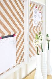Diy Un Tableau D Affichage En Liege Peut Etre Autant Pratique Que Joli Il Suffit D Y Mettre Un Peu De Soi Home Diy Diy Projects Diy Decor