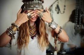 Trouvez un cadeau femme mignon et insolite pour une femme de votre entourage grâce à idéecadeau. Cadeau Bijoux Femme 20 Ans
