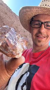 Sunstones are one of my favorite rocks . Go often to the site to get them